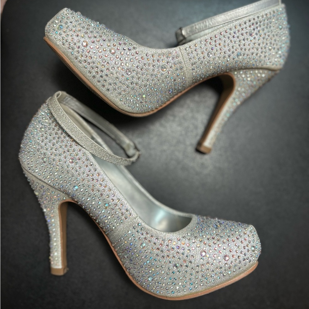Pretty rhinestone heels size 7.5